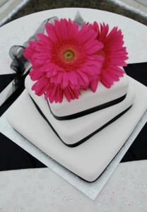 pink daisy cake