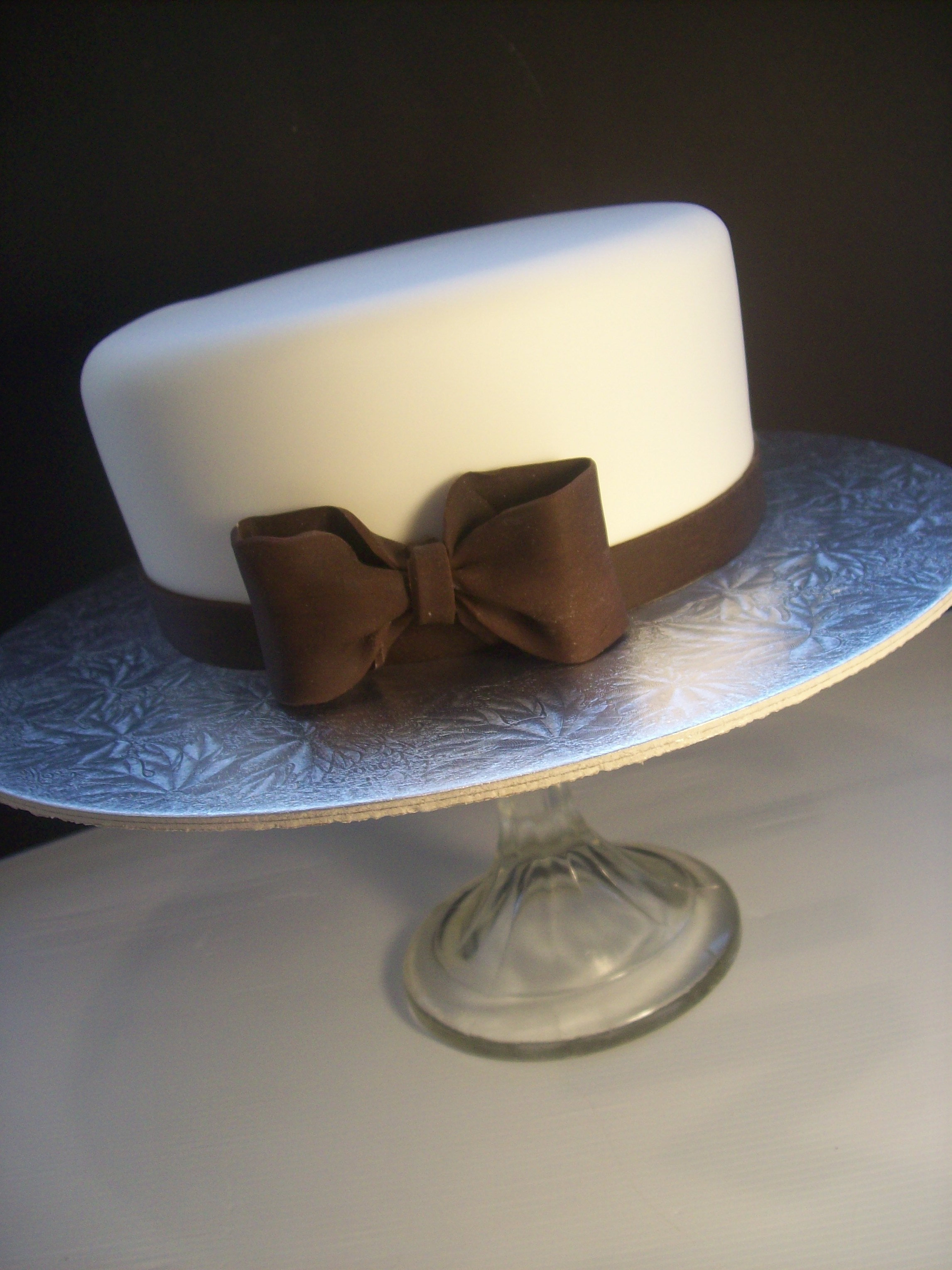 Topper Cake With Chocolate Bow 139 • Temptation Cakes