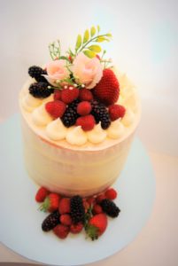 summer berries cake