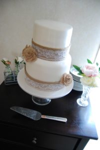 hessian wedding cake