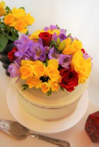 semi naked fresh flowers cake