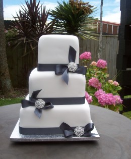 Brooch Wedding Cake $695