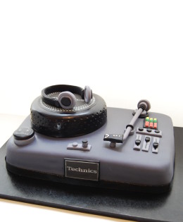 Turntables cake Headphones $399