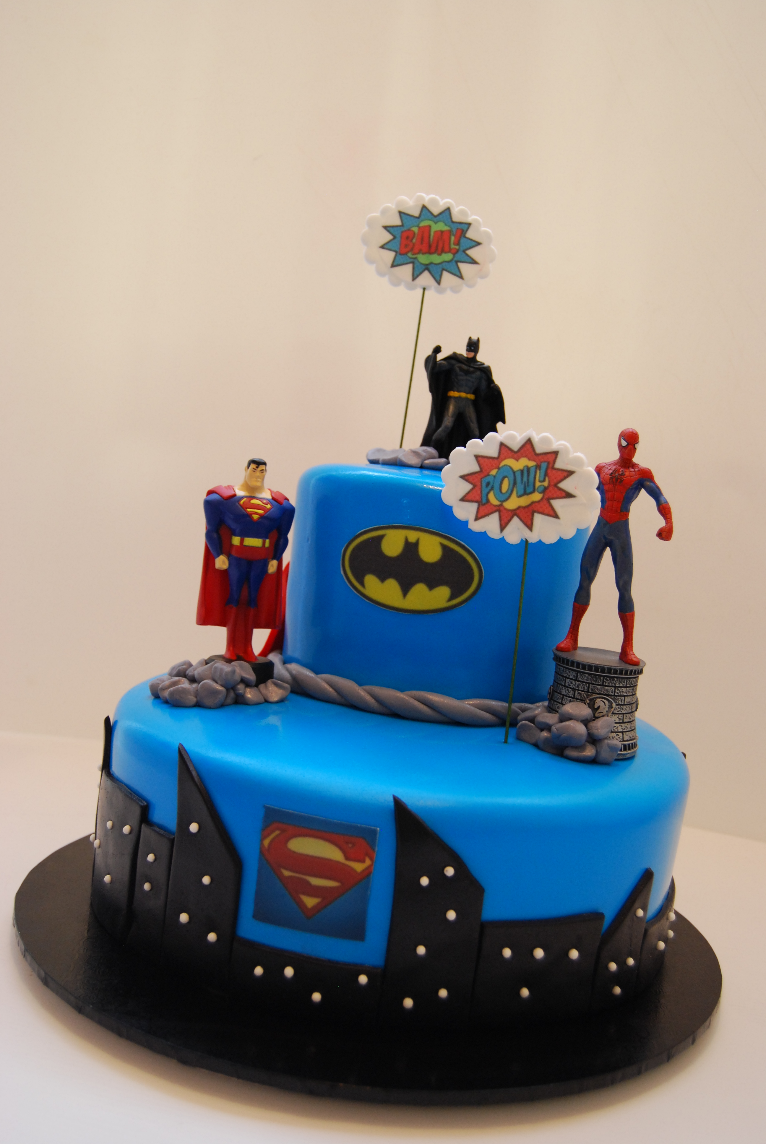Crumbs - Batman , superman cake ❤️ #cakes #cake... | Facebook